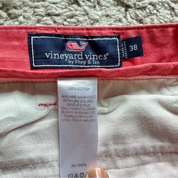 Vineyard Vines Mens Club Short in Jetty Red size 38 - Picture 5 of 5